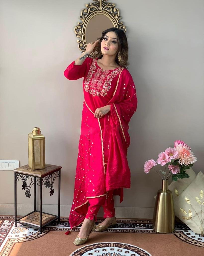 Women' Red Sequence Embroidery Kurta Set